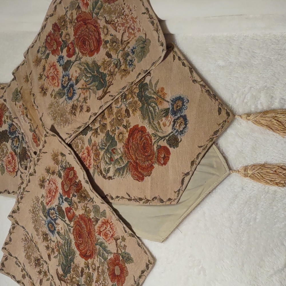 Set of tapestry runner and 6 placemats